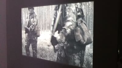 Outi Laines blinda soldater i verket "Platoon" (2012)