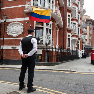 Ecuadors ambassad i London där Julian Assange har fristad.