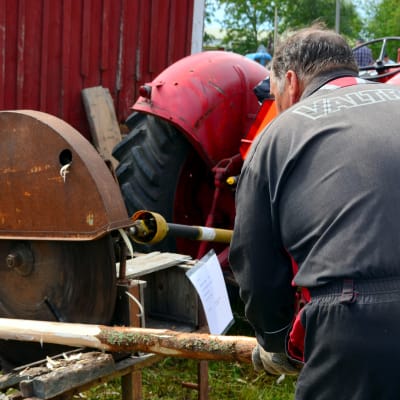 Demonstration av barkmaskinen Lätkä