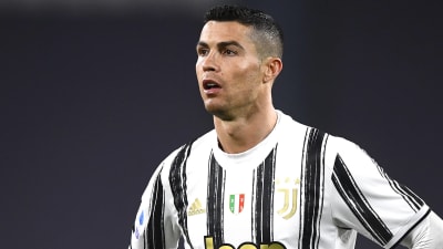 Juventus stora stjärna Cristiano Ronaldo toppar skytteligan. Han har stått för 25 av Juventus 64 ligamål.