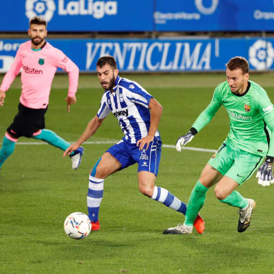 Luis Rioja överlistade Neto i Barcelonas mål.