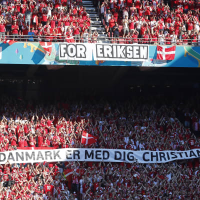 Danska publiken hyllade Eriksen.