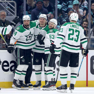 Dallas Stars jublar efter mål.