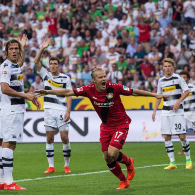 Joel Pohjanpalo firar sitt mål i debuten.