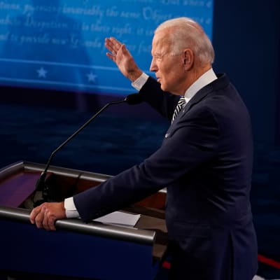 Joe Biden och Donald Trump debatterar under sin första valdebatt i presidentvalet 2020 i USA.
