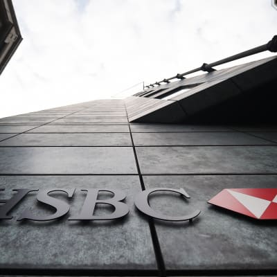 HSBC-banken blir kvar i London City, men tusentals jobb flyttas utomlands