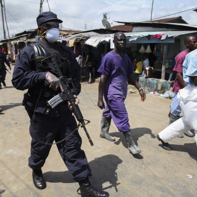 poliser letar efter ebolasmittade i monrovia