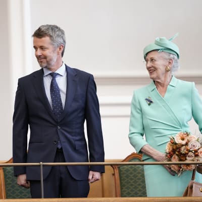 Kruununprinsessa Mary, kruununprinssi Frederik ja kuningatar Margareeta.