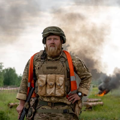 Ukrainalainen sotilas harjoituksissa Kiovan alueella