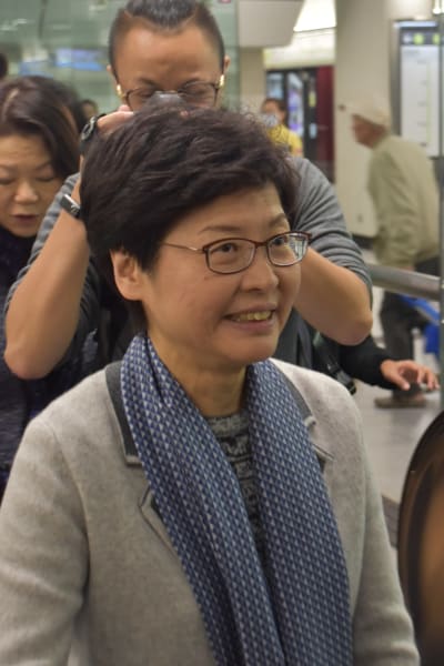 Carrie Lam försvarar förändringarna av valsystemet. Hon säger att de har förstärkt Hongkongs demokrati.