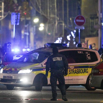 Polis på plats efter skottlossning i Strasbourg, Frankrike.