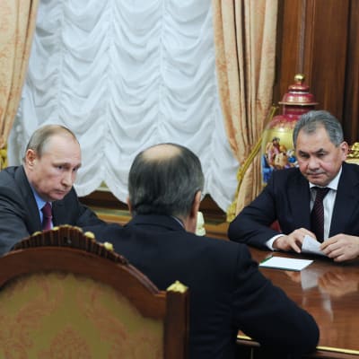 Vladimir Putin, Sergej Lavrov och Sergej Shoigu i Kreml den 14 mars 2016.