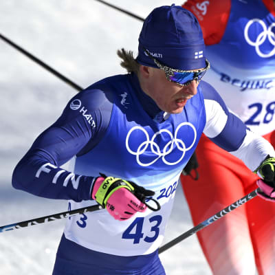Remi Lindholm åker skidor i OS.