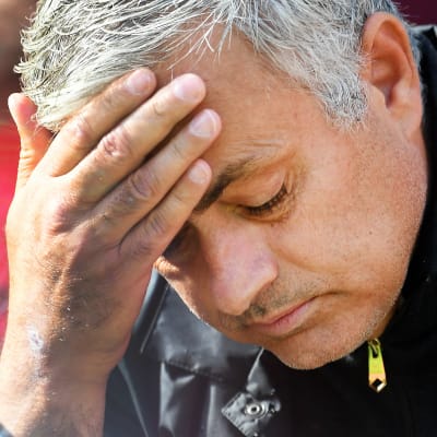 Jose Mourinho ser frustrerad ut.