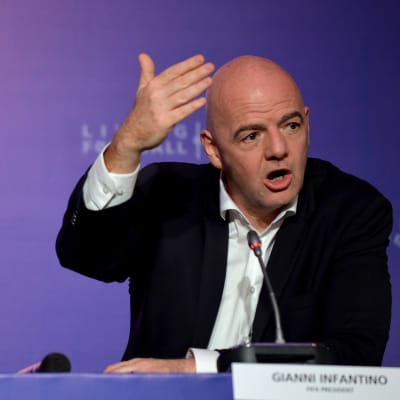 Gianni Infantino talar på Fifas stormöte i Marocko i januari. 