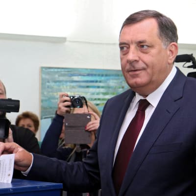 Bosnienserbernas president, nationalistledaren Milorad Dodik drev igenom den omstridda folkomröstningen om serbernas nationaldag