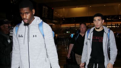 Basketspelarna Cody Riley och LiAngelo Ball återvänder till USA efter att ha arresterats för snatteri i Kina.