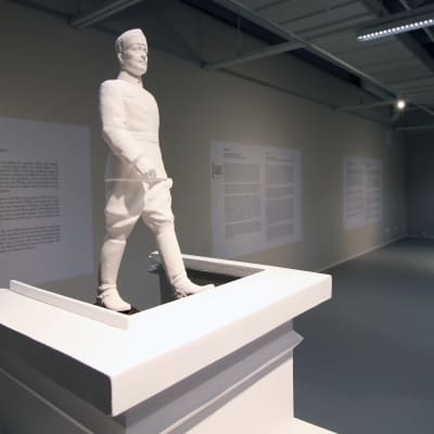 Mannerheim-aiheinen näyttely Mikkelin taidemuseon väistötiloissa kesäkuussa 2019.