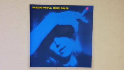 Konvolutet till Marianne Faithfulls skiva Broken English.