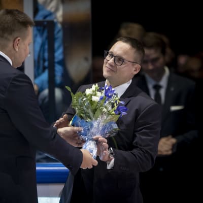 Tuukka Mäntylä aateloidaan.