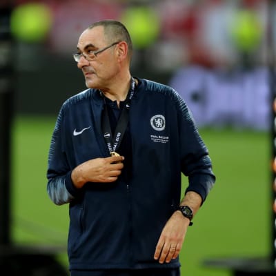 Maurizio Sarri blickar åt sidan.