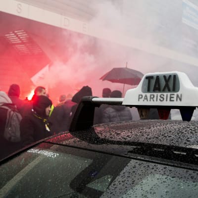Demonstrerande taxichaufförer i Paris