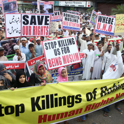 Pakistanska demonstranter protesterar mot Burmas behandling av rohingyas i Karachi 9.12.2016