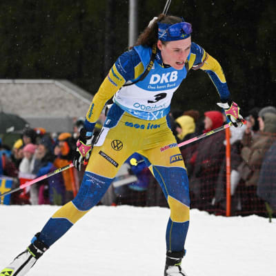 Hanna Öberg skidar.
