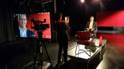 Mika D Rubanowitsch i tv-studion för Rivet ur arkivet
