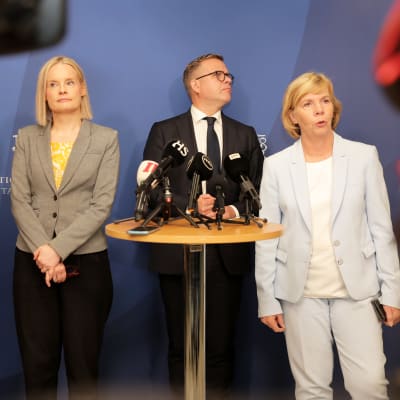 Sari Essayah, Riikka Purra, Petteri Orpo och Anna-Maja Henriksson.
