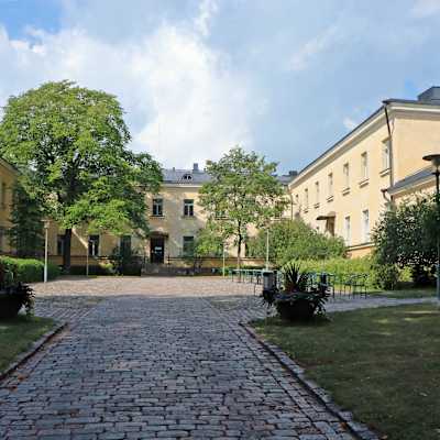 Statsvetenskapliga fakultetens innergård.