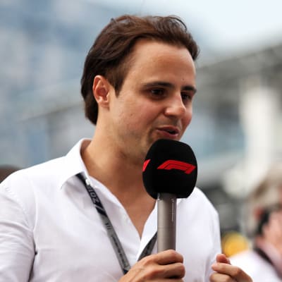 Felipe Massa pratar i en mikrofon