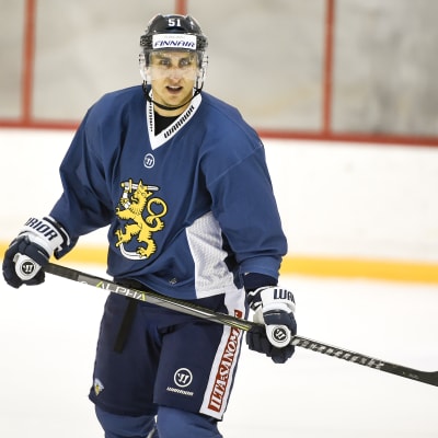 Valtteri Filppula tränar på isen med landslaget.