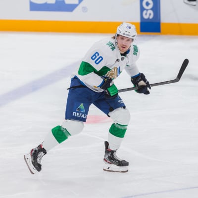 Markus Granlund KHL:n runkosarjan ottelussa joulukuussa 2021, kun Jokerit kohtasi Granlundin edustaman Julajevin.