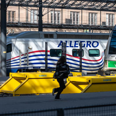 Allegro-juna Helsingin rautatieasemalla.