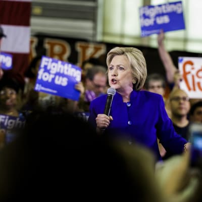 Hillary Clinton under ett kampanjmöte den 1 juni 2016.