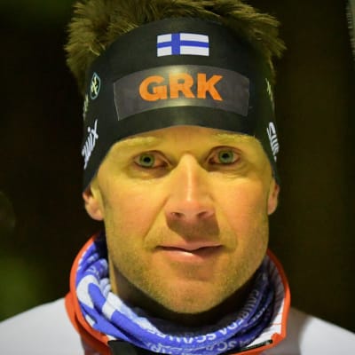 Hans Mäenpää i skidspåret i Jakobstad.