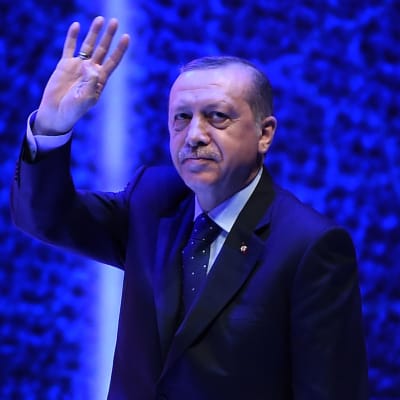 Turkiets president Recep Tayyip Erdoğan höll ett tal inför anhängare i Istanbul också på söndagen 12.3.2017
