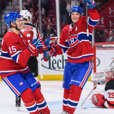 Jesperi Kotkaniemi och Artturi Lehkonen jublar.