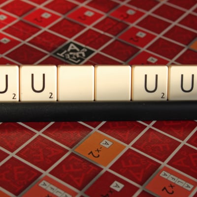 Scrabble-lautapeli, kirjaimia.