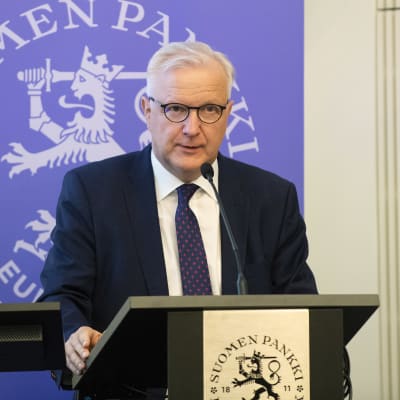 Suomen Pankin pääjohtaja Olli Rehn pitää tiedoitustilaisuuden.