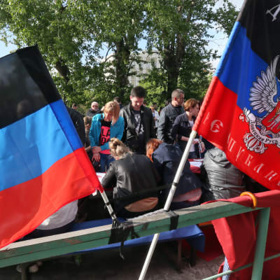 Det ordnades en folkomröstning i regionerna Donetsk och Luhansk om huruvida man vill ha självstyre i folkrepubliken Donetsk/ folkrepubliken Luhansk.