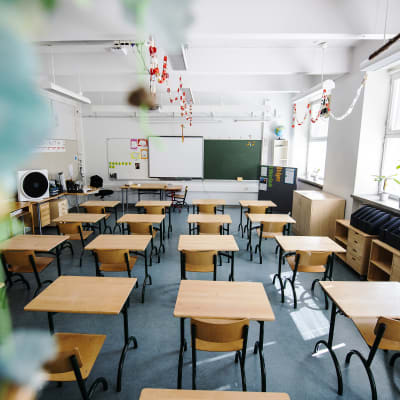Kuvassa on Maunulan ala-asteen koulun vielä tyhjiä tiloja elokuussa 2020.