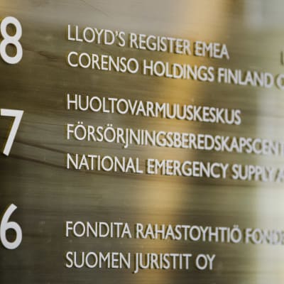 Försörjningsberedskapscentralens skylt i Helsingfors.