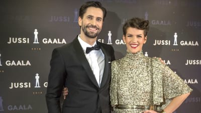 Ilkka Villi och Maria Ylipää var värdar för Jussigalan den 19 mars 2016.