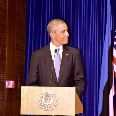 Barack Obama under presskonferensen i Tallinn.