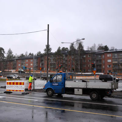 Vägbygget vid Alskatvägen och Brändövägens korsning.