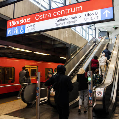 Kuvassa on Itäkeskuksen metroasema elokuussa 2020.