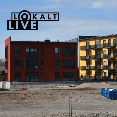 Två höghus på rad på ett husbygge i Åbo. 