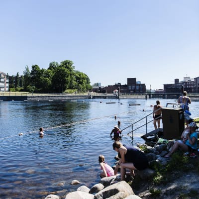 Kuvassa on Mältinrannan uimapaikka Tampereella kesäkuussa 2020.